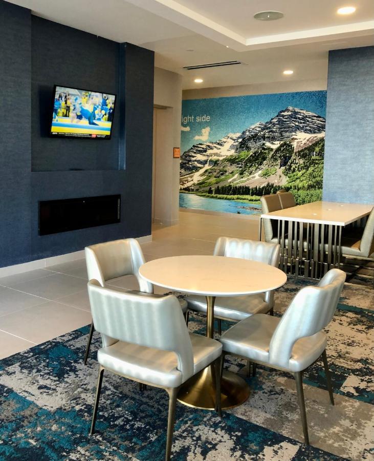 La Quinta Inn & Suites By Wyndham Denver Parker Bagian luar foto